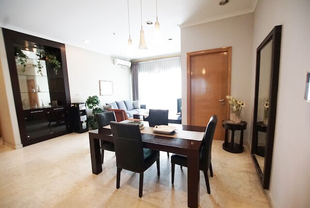 アパテル セナヤン レジデンス