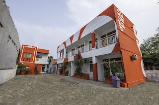 OYO 1717 ウィズマ フィシオ シャリア