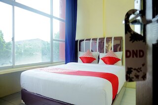 ホテル O ペカンバル ニア モール チプトラ セラヤ フォーマリー ロータス イン