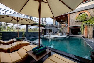 ジュウン マニス