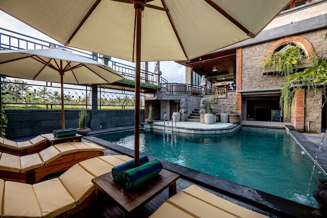 ジュウン マニス