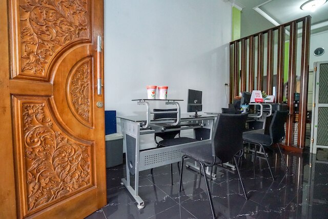 OYO 2036 アフィファ ホームステイ シャリア