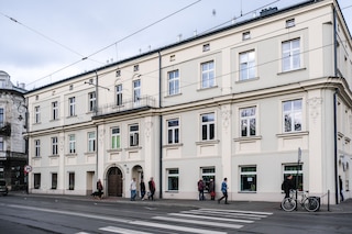 オールド タウン ビスワ プレミアム アパートメンツ