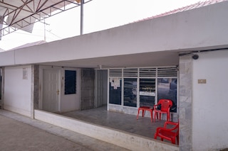 スーパー OYO 1868 ペンギナパン セキップ