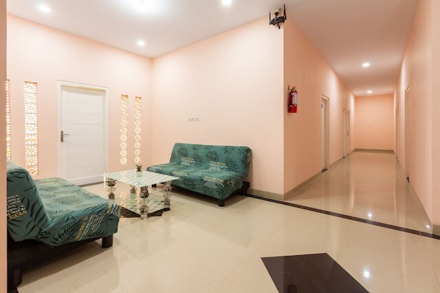 ホテル O ヨグヤカルタ ニア ウニベルシタス ガジャ マダ フォーマリー セリナス ゲストハウス