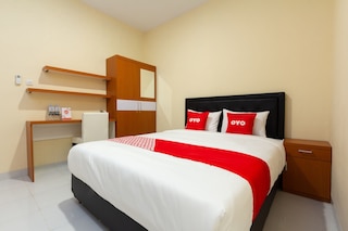 ホテル O ヨグヤカルタ ニア ウニベルシタス ガジャ マダ フォーマリー セリナス ゲストハウス