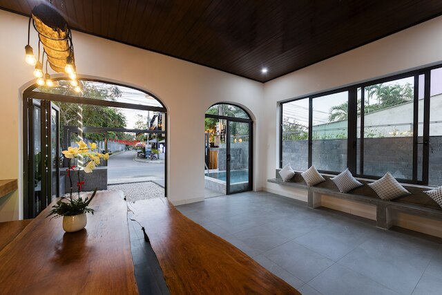 ザ 1993 ホームステイ