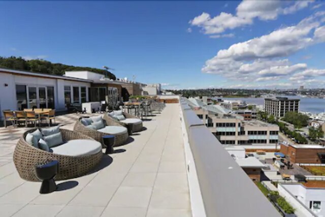 ワン レイクフロント