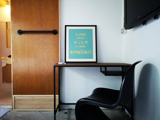 イーイー ホームステイ (依依民宿)