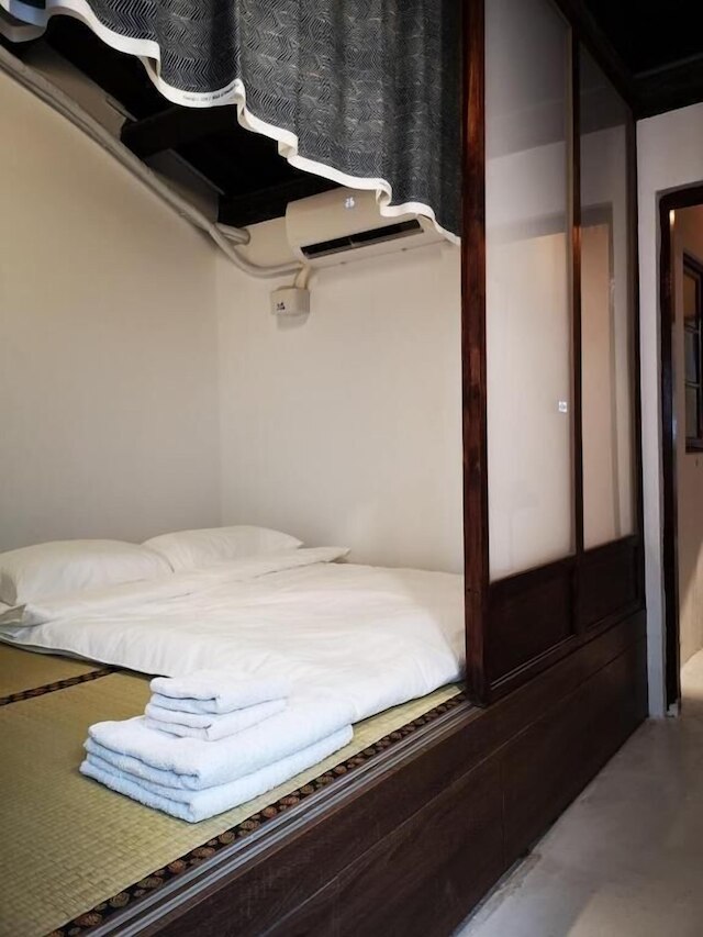 イーイー ホームステイ (依依民宿)