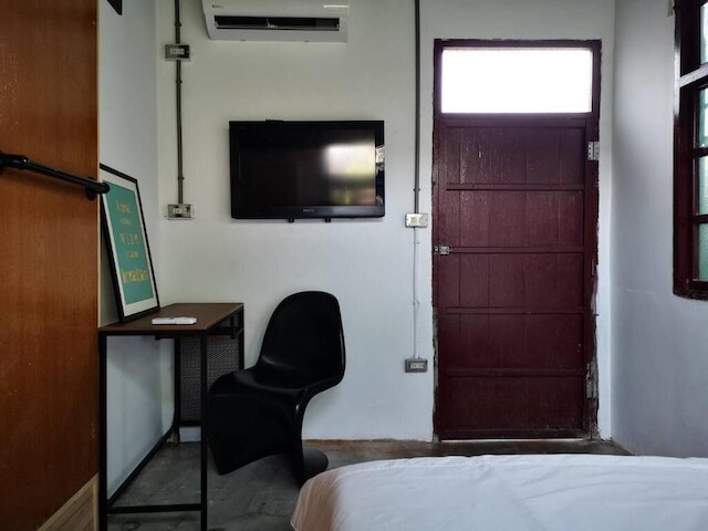 イーイー ホームステイ (依依民宿)