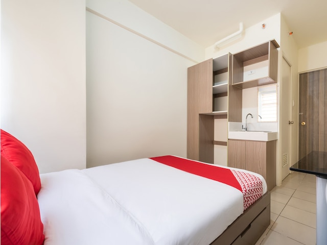 スーパー OYO 474 ニザミ コンドテル