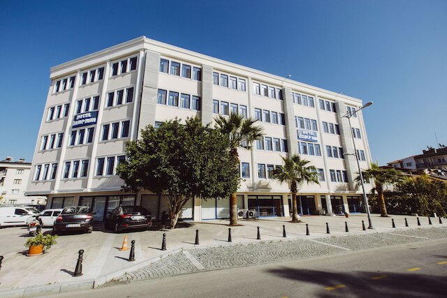 オザルプ ハン ホテル