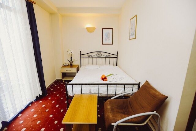 オザルプ ハン ホテル