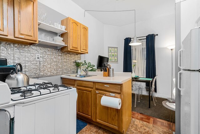 パーフェクトリー ロケーテッド ニア レストラン ショップス & サイツ