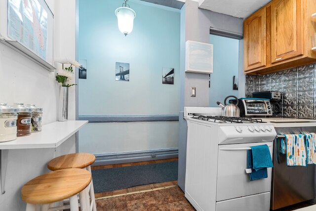 パーフェクトリー ロケーテッド ニア レストラン ショップス & サイツ