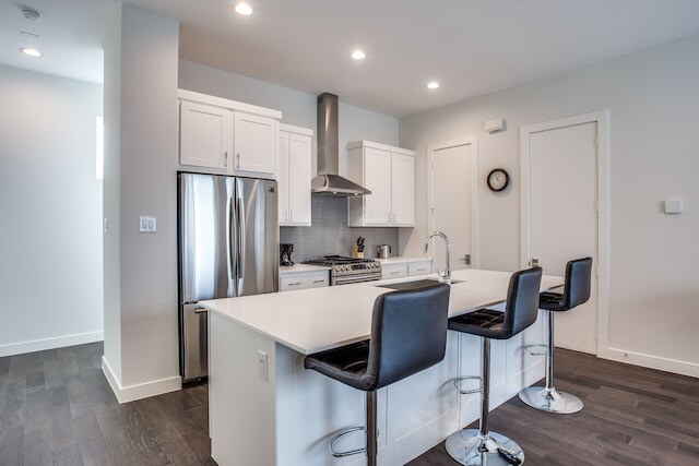 モダン ダラス タウンホーム、ベッドルーム 2 室、家具完備