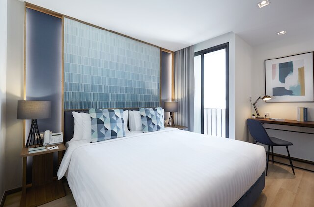 ザ クォーター プロンフォン バイ UHG