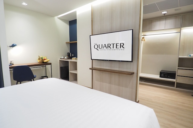 ザ クォーター プロンフォン バイ UHG