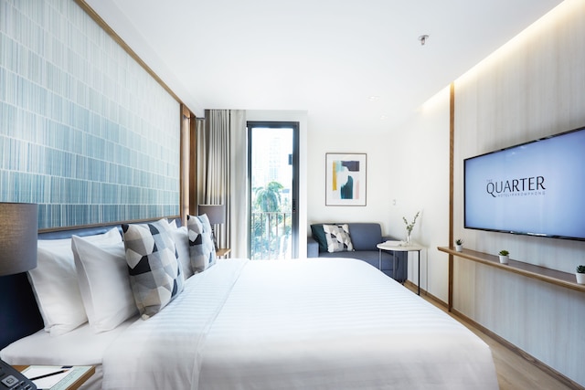 ザ クォーター プロンフォン バイ UHG