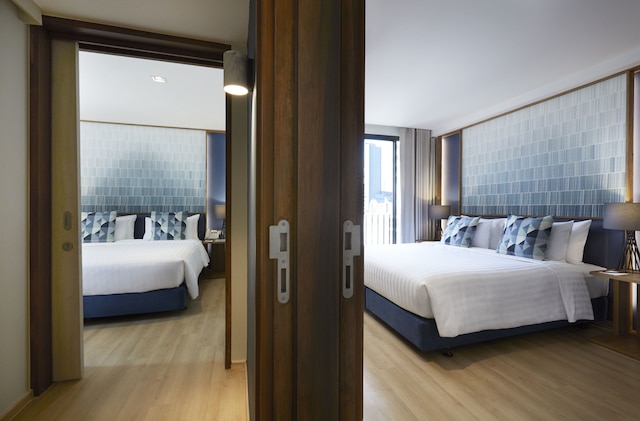 ザ クォーター プロンフォン バイ UHG