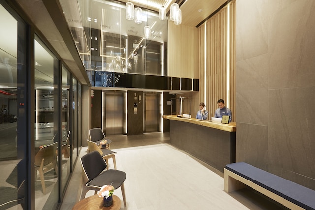 ザ クォーター プロンフォン バイ UHG