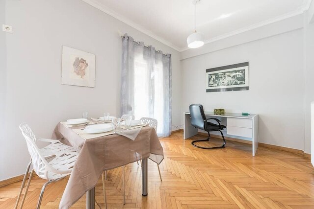 セントラル フラット、快適な日当たりのよいテラスあり