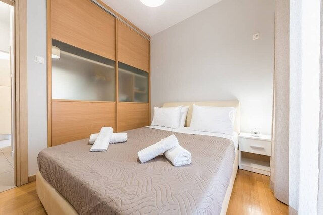 セントラル フラット、快適な日当たりのよいテラスあり