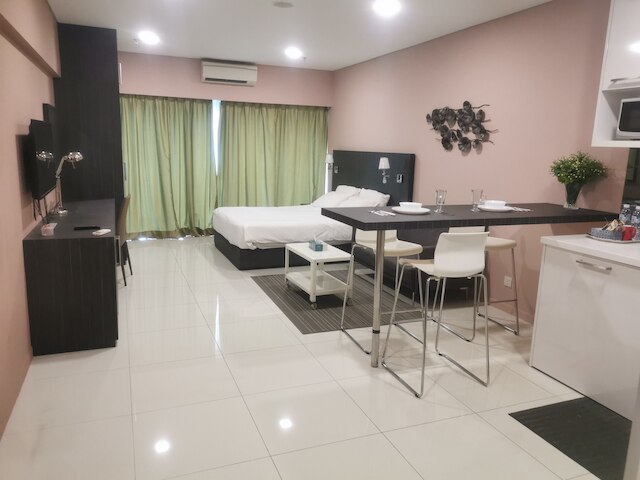 メルク サマー スイート KLCC アット ペンギン ホームズ