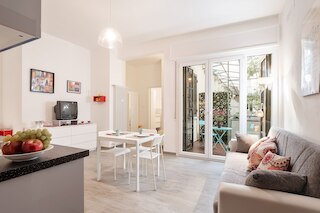 ジャルディーニ マルゲリータ モノロカーレ、バルコニー付き