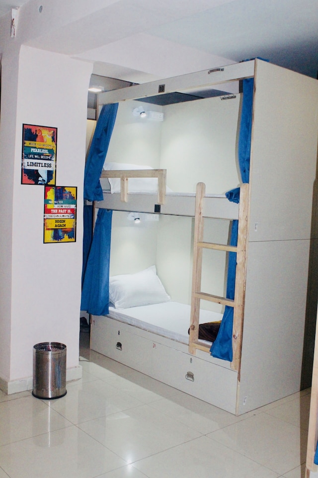 ホームステイ - ホステル