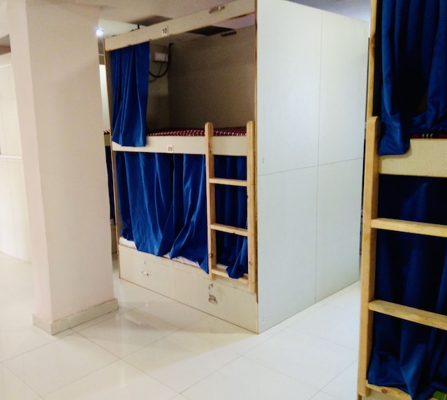 ホームステイ - ホステル