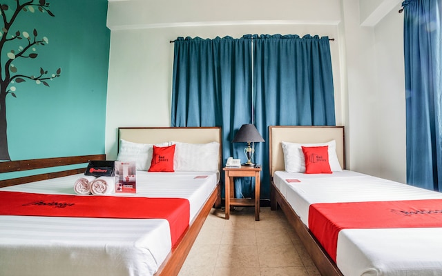 レッドドアーズ プラス ニア リサール ジャンクション