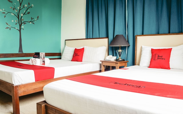 レッドドアーズ プラス ニア リサール ジャンクション