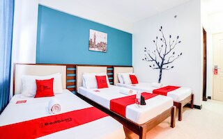 レッドドアーズ プラス ニア リサール ジャンクション