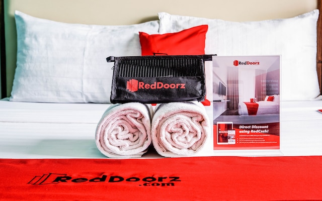 レッドドアーズ プラス ニア リサール ジャンクション