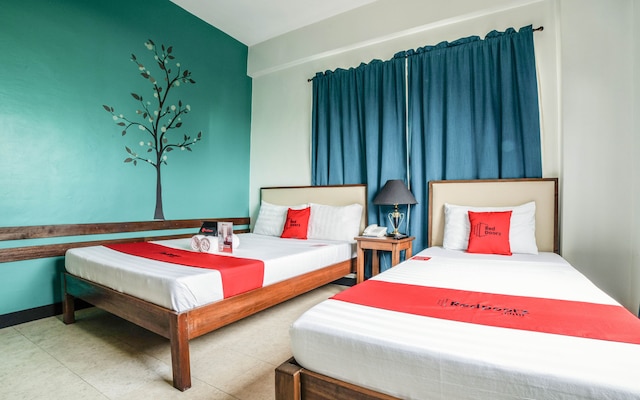 レッドドアーズ プラス ニア リサール ジャンクション