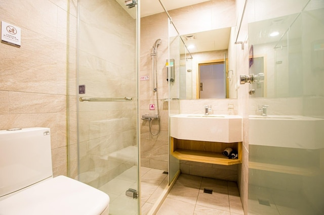 タイチュン イージーレイジー イン (台中一中漫走民宿旅店)