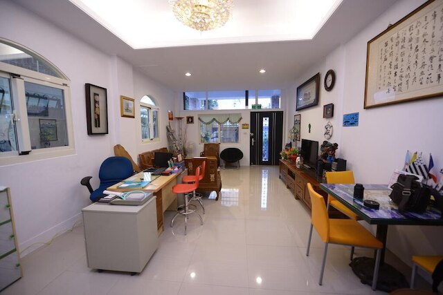 ハッピー フィート ユース B&B