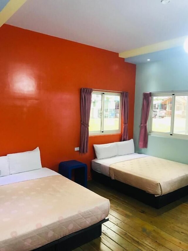 J リン ホステル