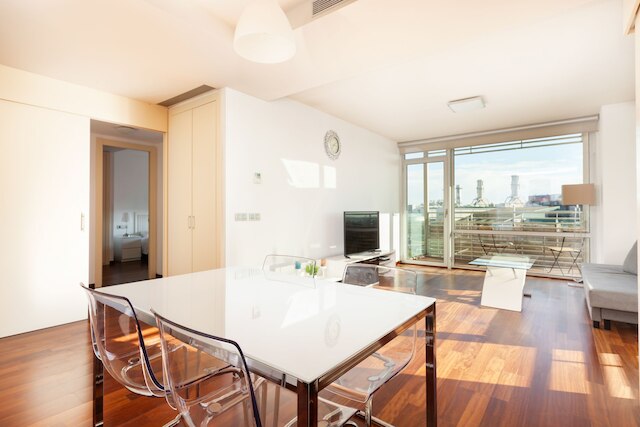 アキラ フラッツ ポート フォーラム