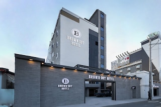 ブラウン ドット ホテル ササン ルネシテ