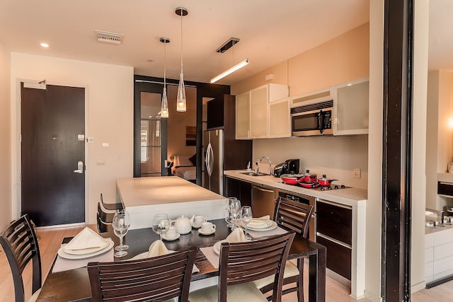 テンテン ウィルシャー - オフィシャル