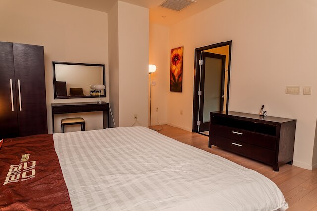 テンテン ウィルシャー - オフィシャル