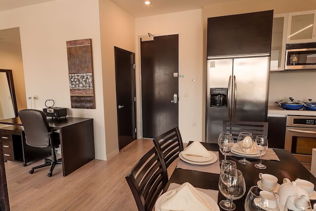 テンテン ウィルシャー - オフィシャル