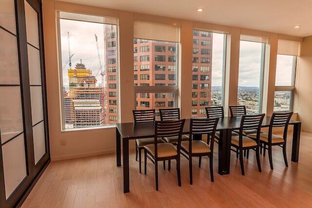 テンテン ウィルシャー - オフィシャル