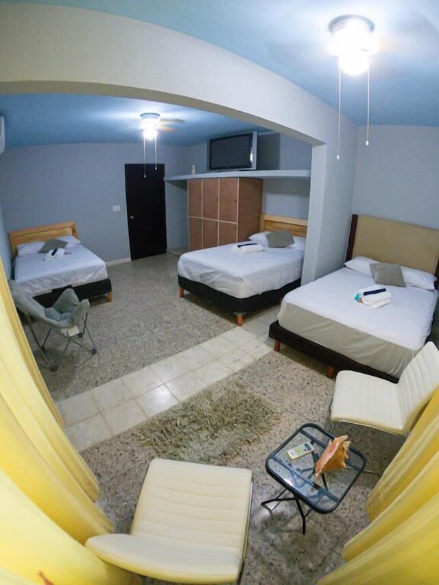 ロイヤル ハニー ホステル