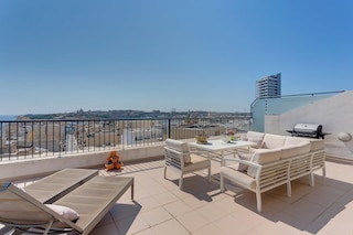 スーパーラティブ ペントハウス、広々としたテラスあり