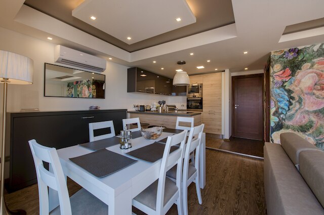 絶好のロケーションにあるスタイリッシュなオーシャンビュー アパートメント