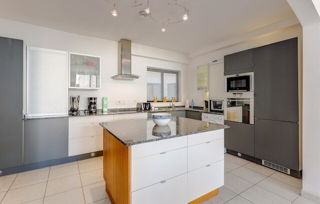 フォート セント アンジェロ マンションズ、ハーバー ビューズ アパートメント